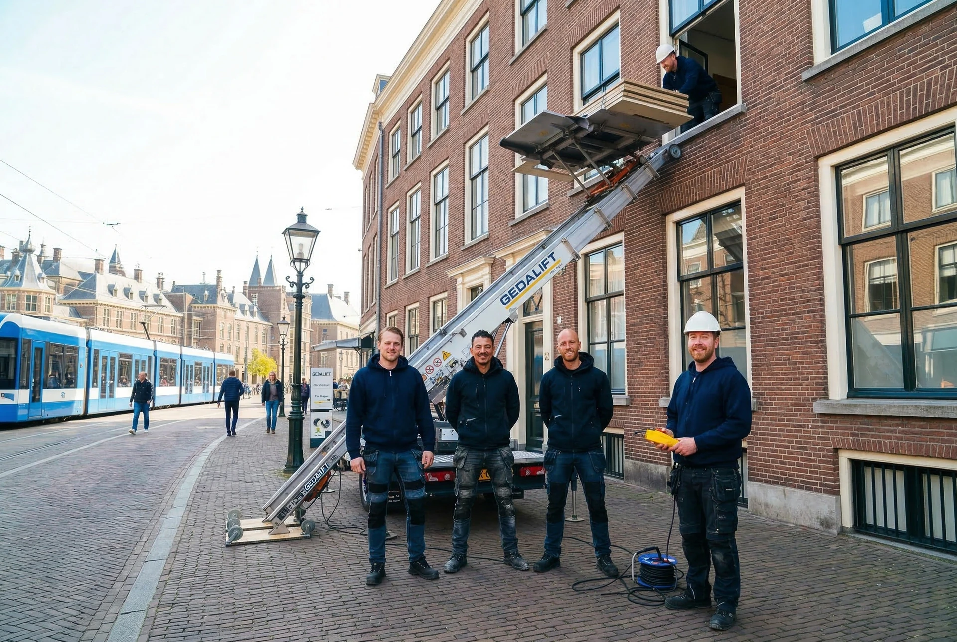 Professioneel verhuisteam aan het werk in Maastricht