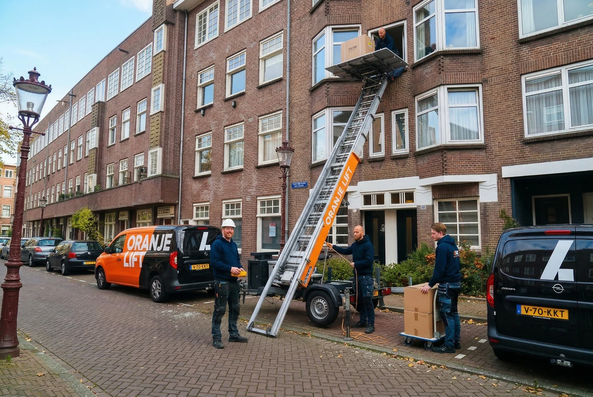 Aanhangerlift in smalle straat Maastricht