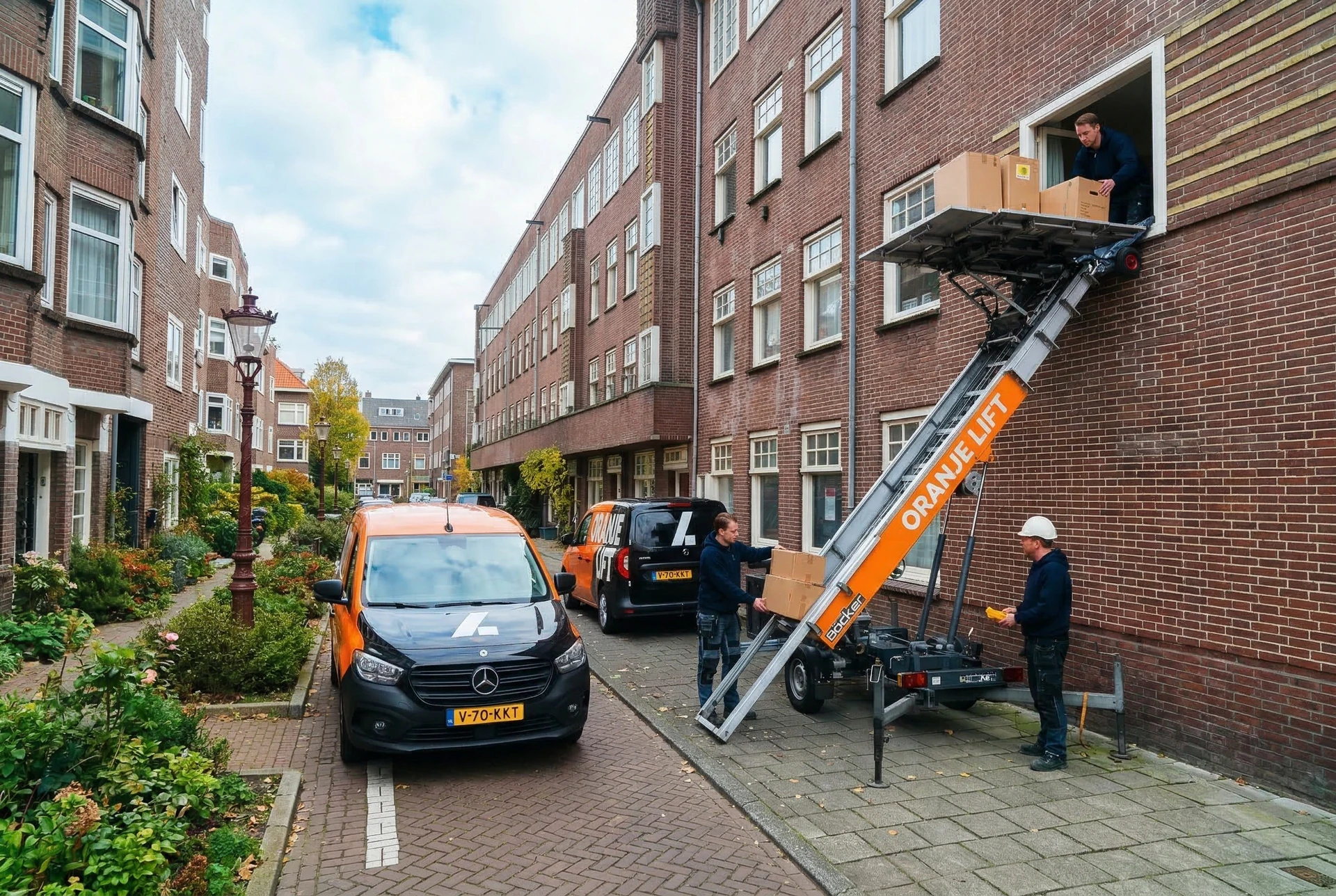 Aanhangerlift geplaatst in een smalle straat in Maastricht