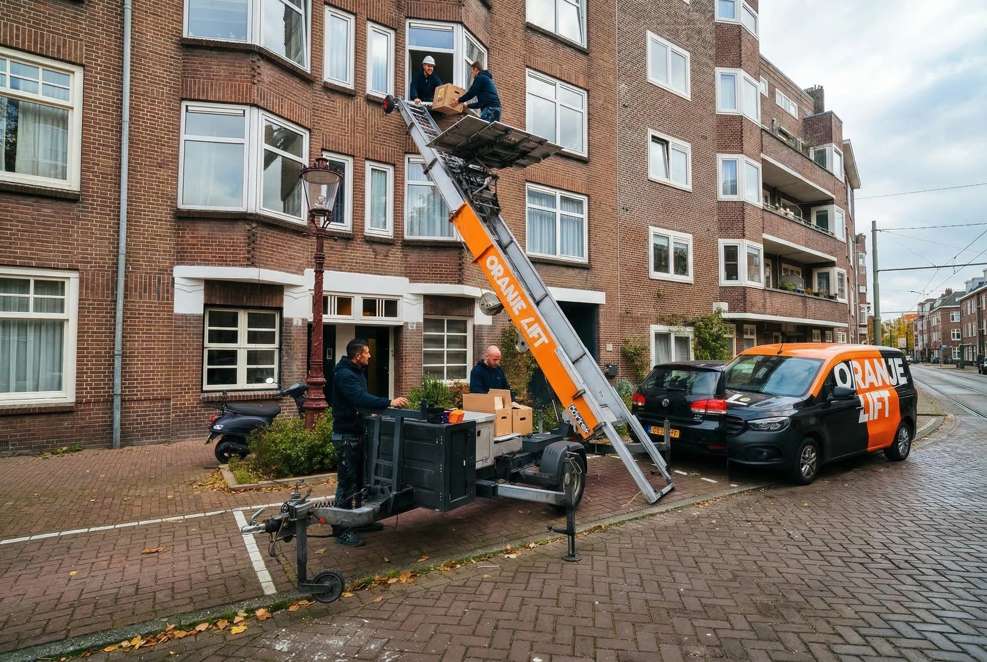 Verhuislift in actie bij woning in Maastricht